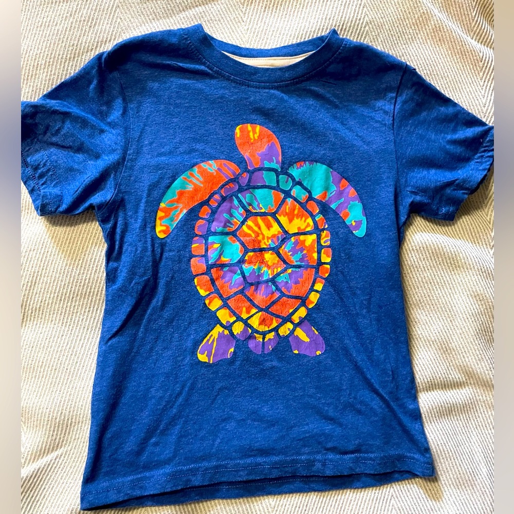 Cute tie die sea turtle t-shirt, size 5T